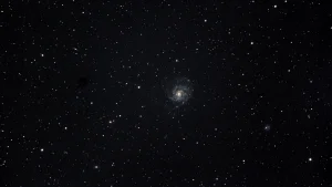 Buraco negro errante devora estrela e surpreende astrônomos